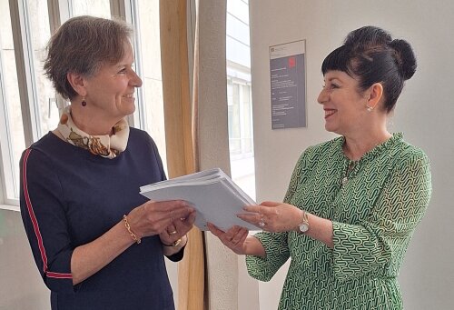 240522 Übergabe Silke Robeller an Präsidentin