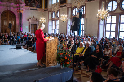 Begrüßung von Staatsministerin Ulrike Scharf