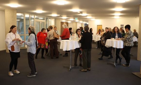 Netzwerken der Delegierten nach der Vollversammlung
